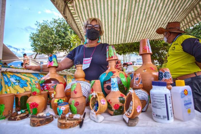 FEIRART: Mercado do artesanato realiza feira especial do dia das mães.