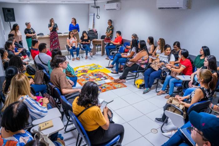 Servidores públicos da biblioteca municipal são capacitados na 1ª oficina de leitura inclusiva de Arapiraca.