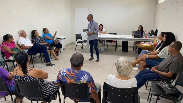 Proteção ao idoso: Prefeitura orienta grupo da terceira idade sobre golpes cibernéticos.