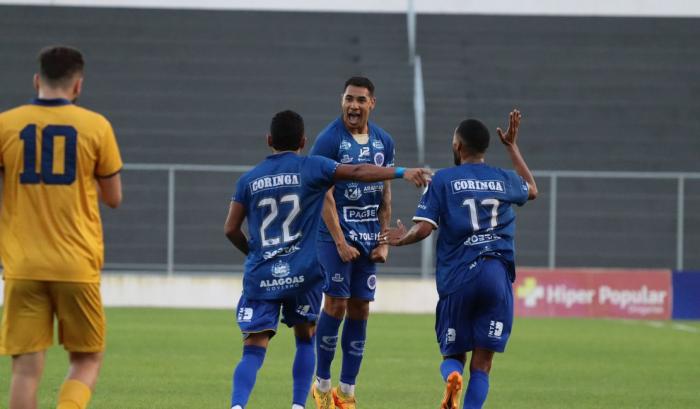 Cruzeiro vence o Retrô/PE, em Arapiraca por 2 a 1 e segue sonhando com classificação.