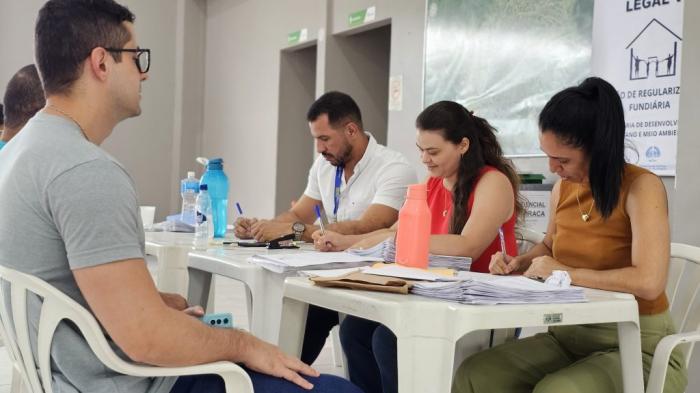Moradia legal: Prefeitura garante regularização fundiária de famílias de baixa renda.